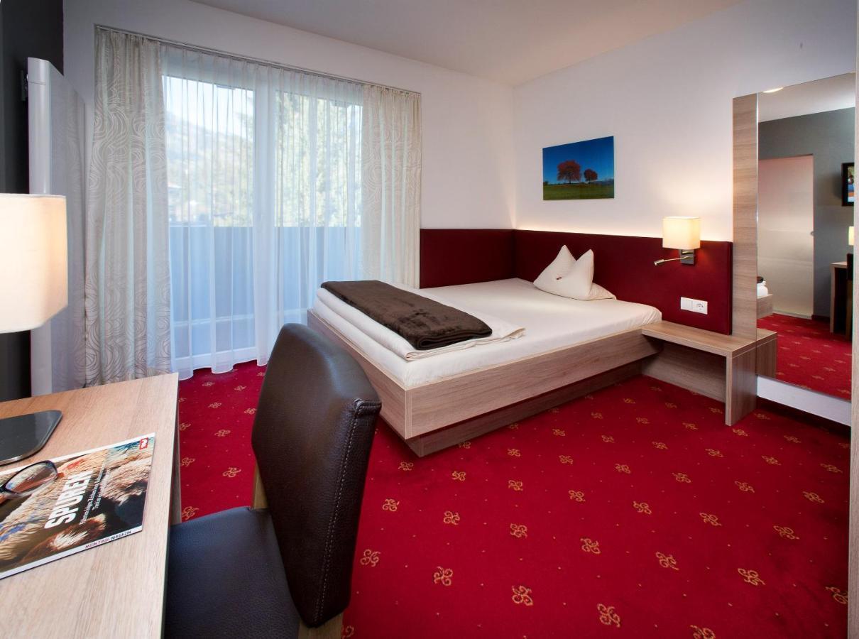 Hotel Bruno Fügen Exteriör bild