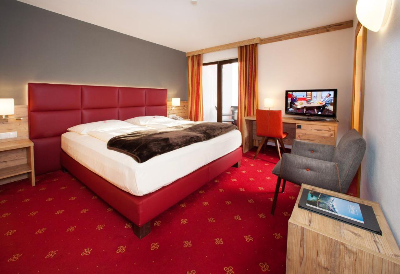 Hotel Bruno Fügen Exteriör bild
