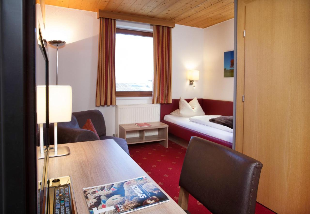 Hotel Bruno Fügen Exteriör bild