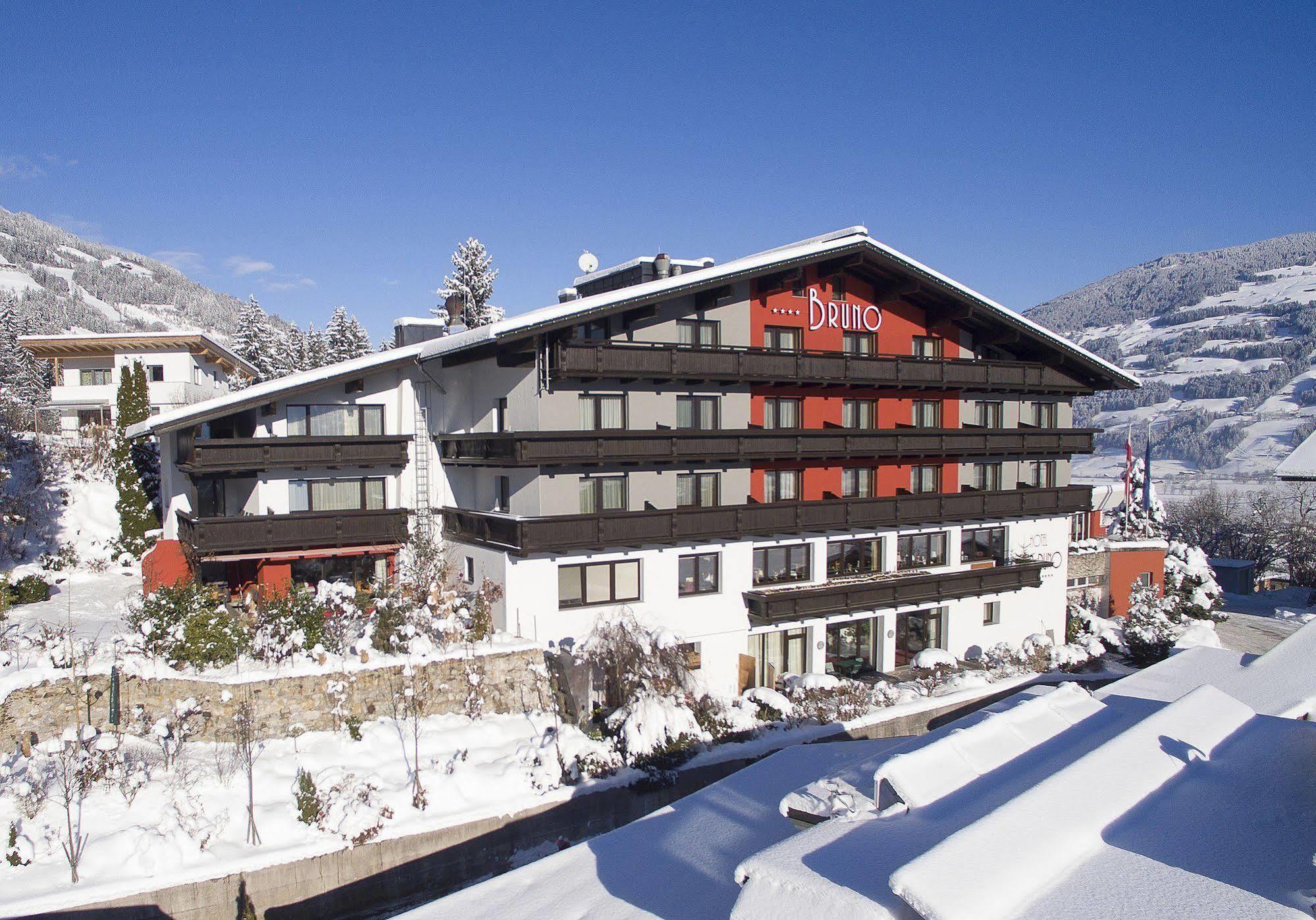 Hotel Bruno Fügen Exteriör bild