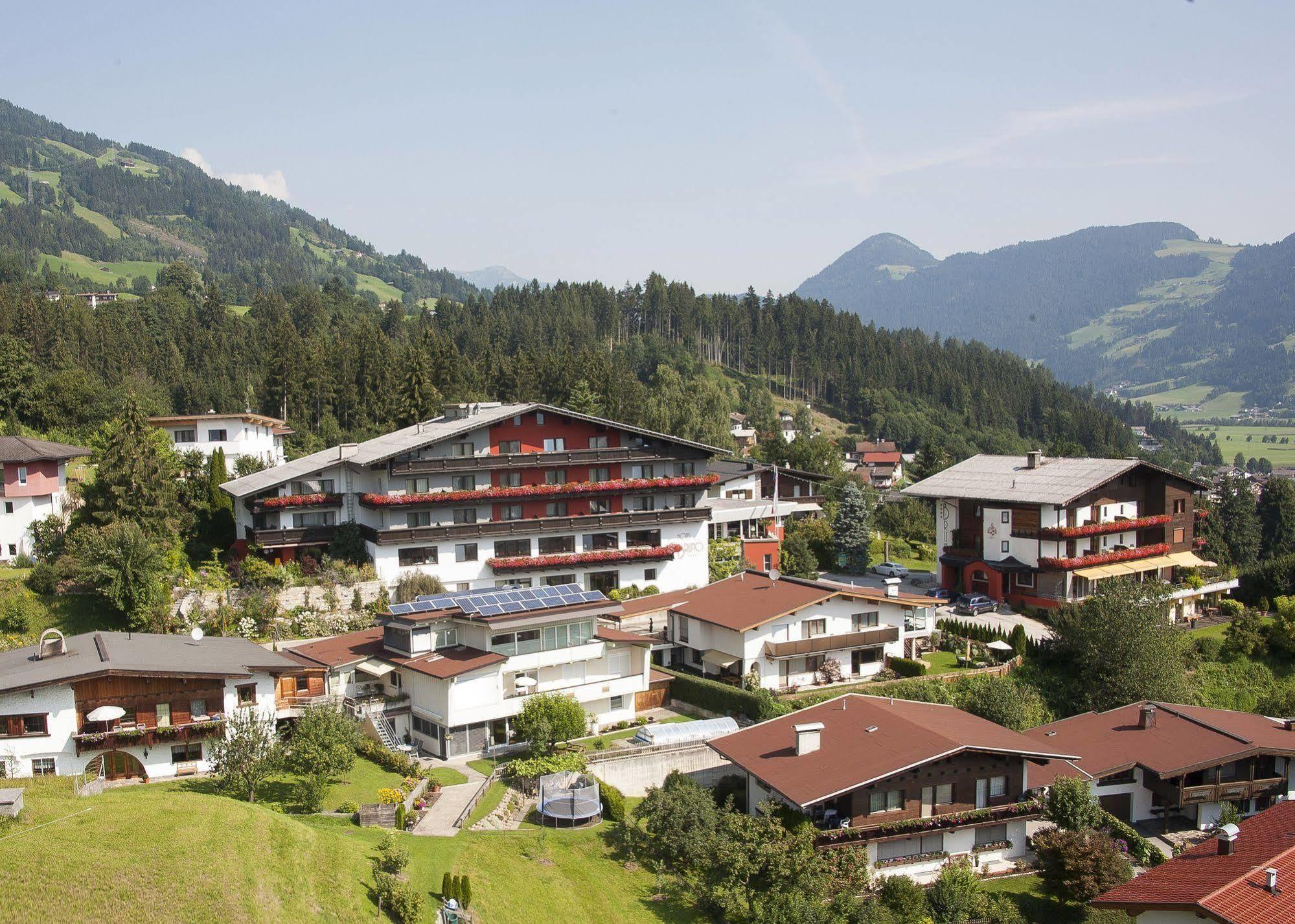 Hotel Bruno Fügen Exteriör bild